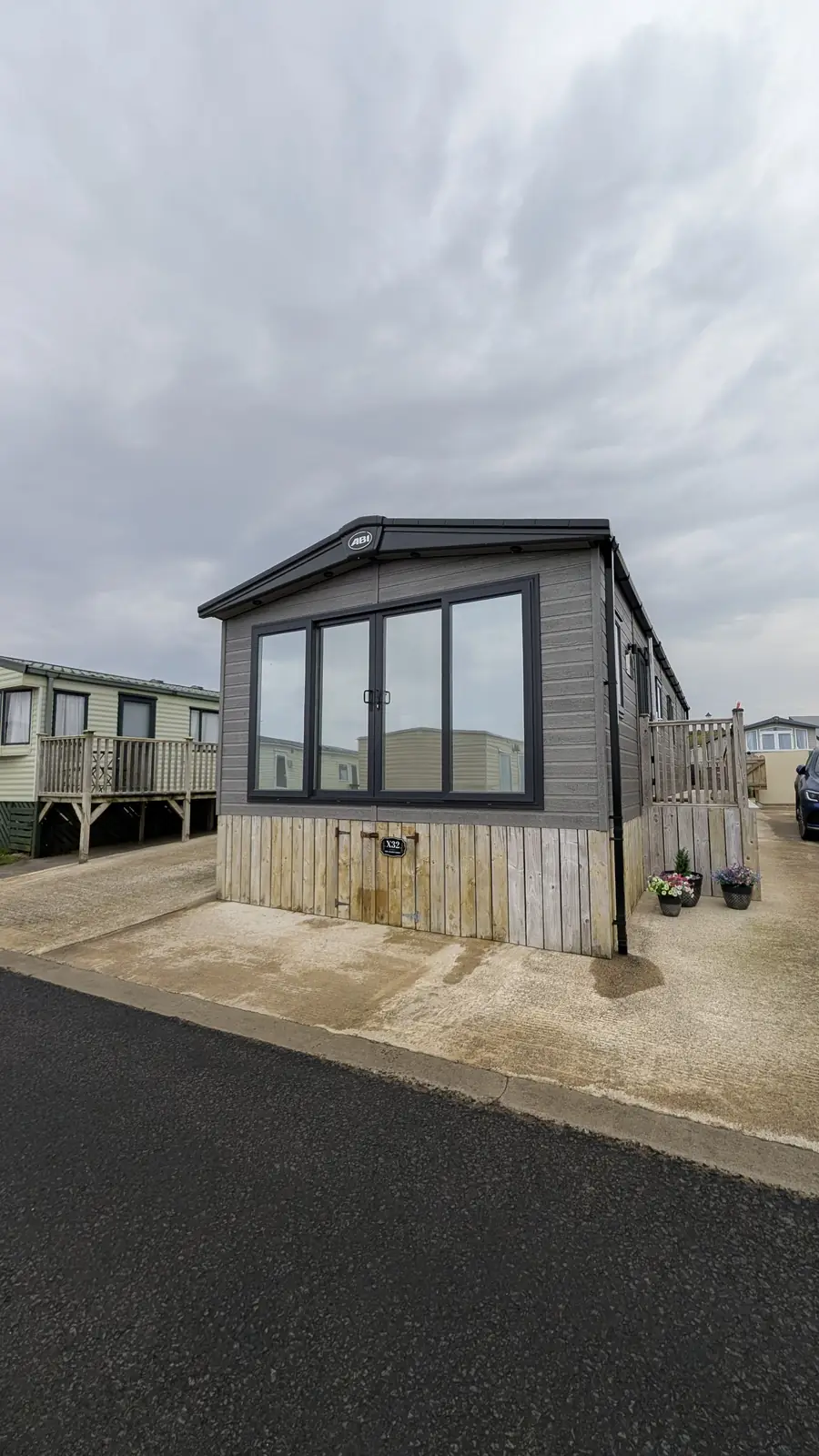 Clad garden building with privacy film